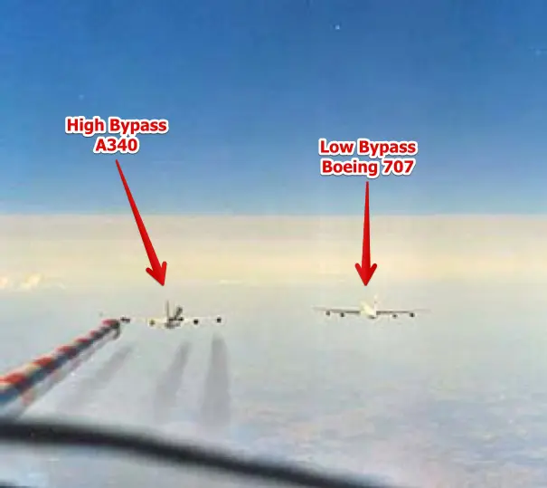 Figure 2. Airbus A340-300 (high-bypass) creating contrails and Boeing B707-307C (low-bypass) creating none.